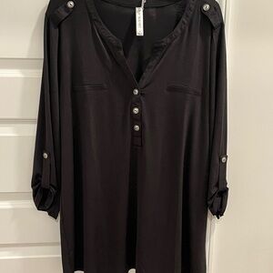 3/4 Sleeve Black Split-Neck Luxe Lizzy